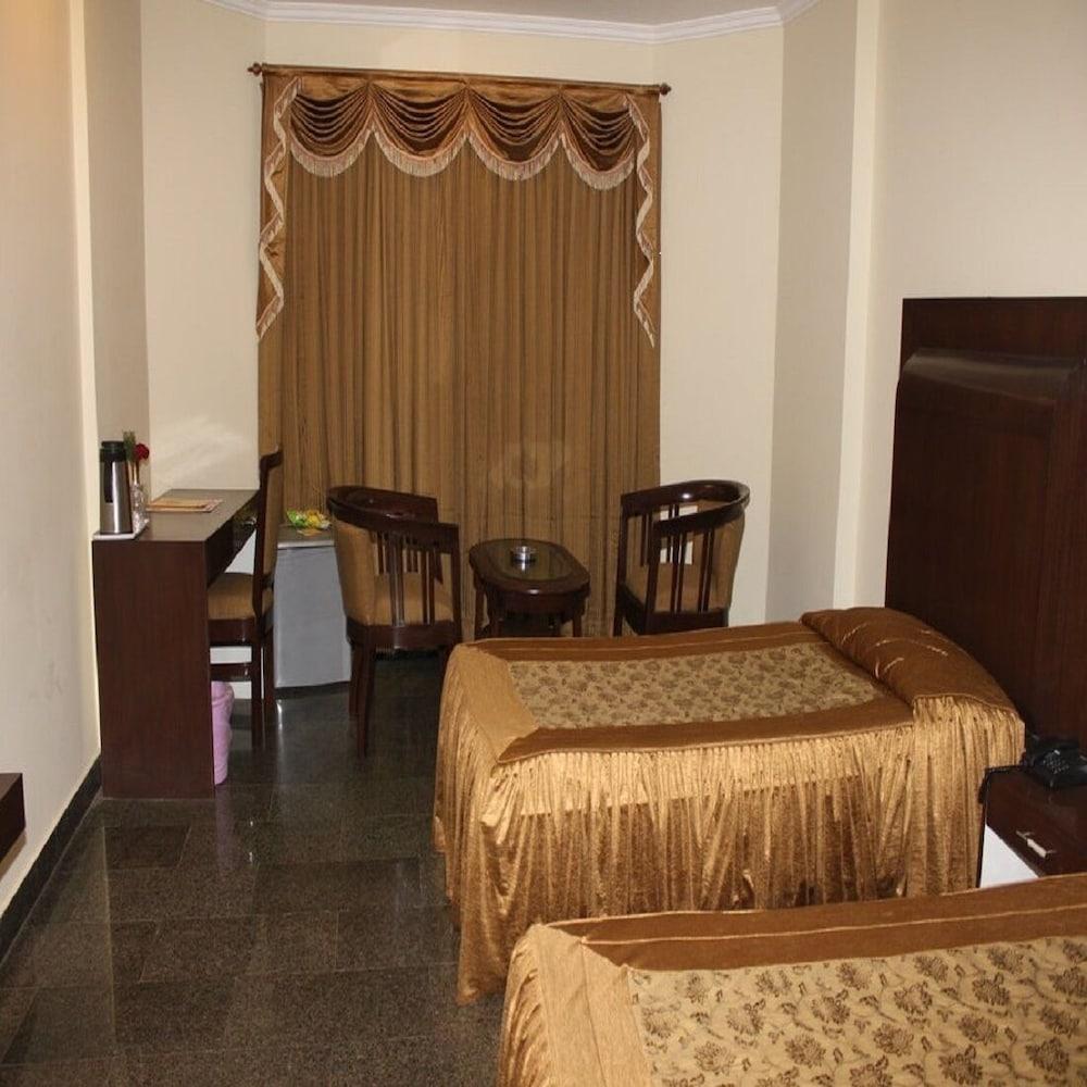 Hotel Vaibhav Varanasi Ngoại thất bức ảnh