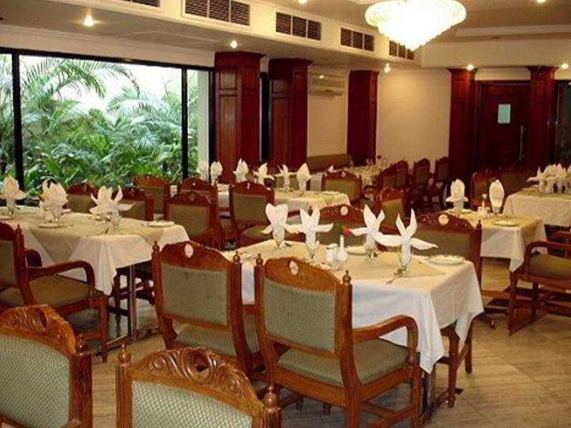 Hotel Vaibhav Varanasi Ngoại thất bức ảnh