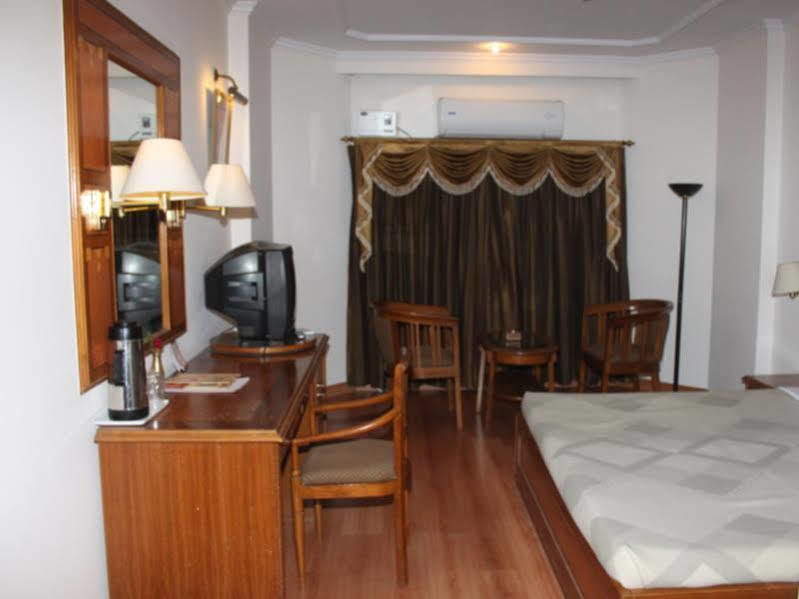 Hotel Vaibhav Varanasi Ngoại thất bức ảnh