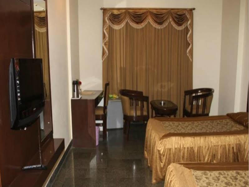 Hotel Vaibhav Varanasi Ngoại thất bức ảnh