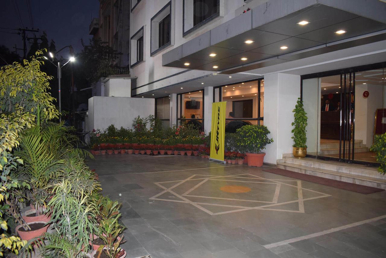 Hotel Vaibhav Varanasi Ngoại thất bức ảnh